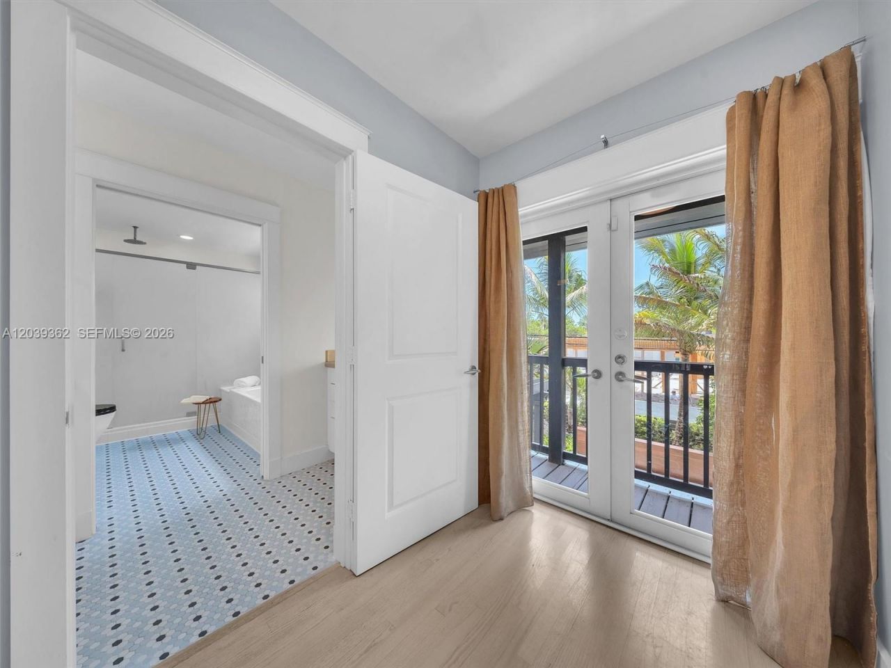 736 NE 17th Way, Fort Lauderdale, FL 33304 Photo