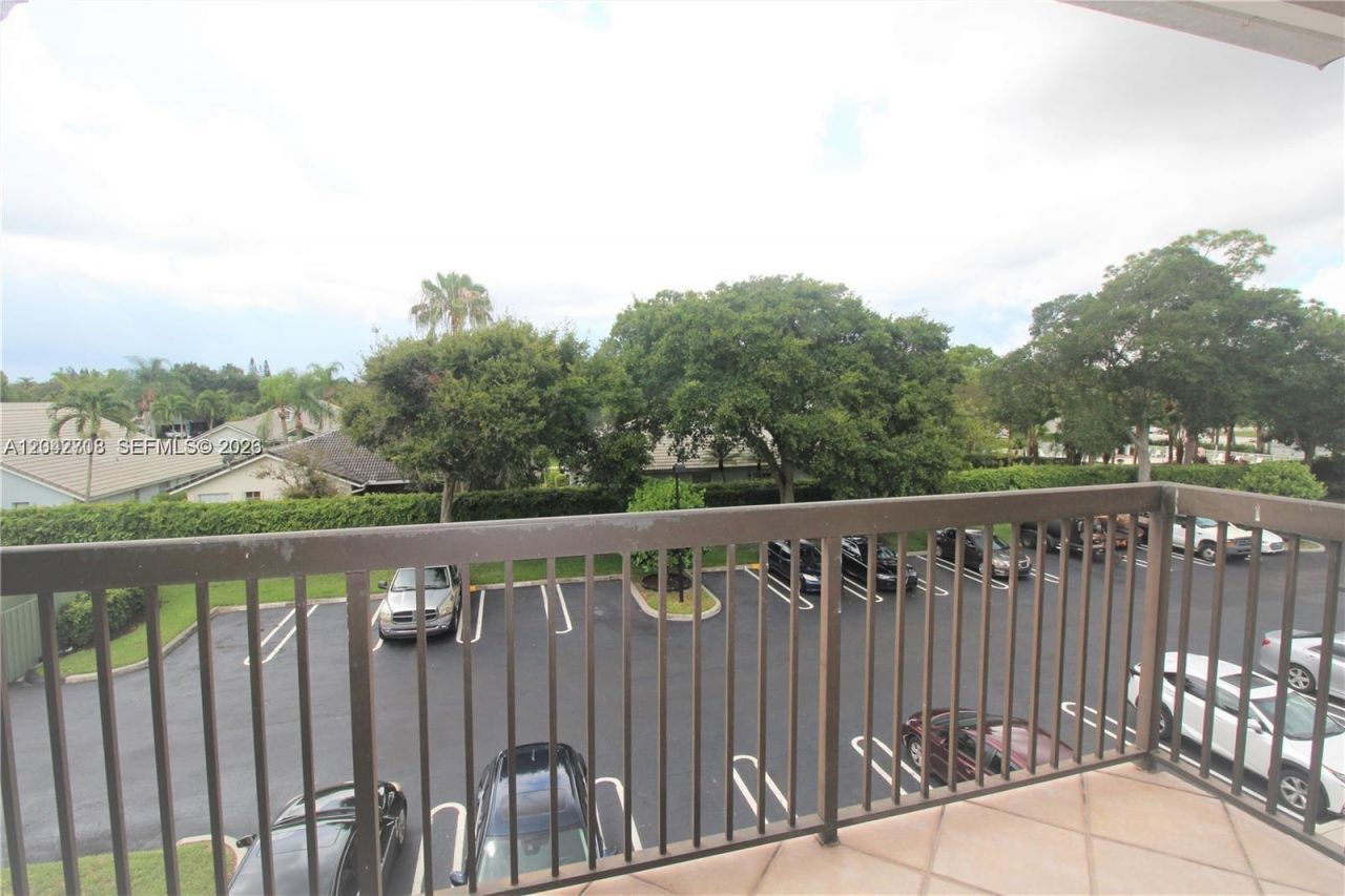 5641 Riverside Dr , Unit 303B1, Coral Springs, FL 33067 Photo