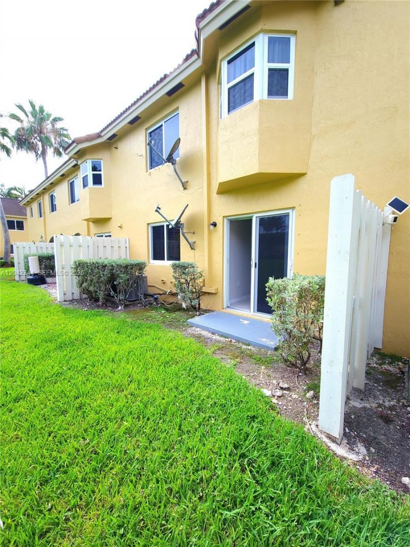 3398 NE 9th Dr , Unit 102, Homestead, FL 33033 Photo