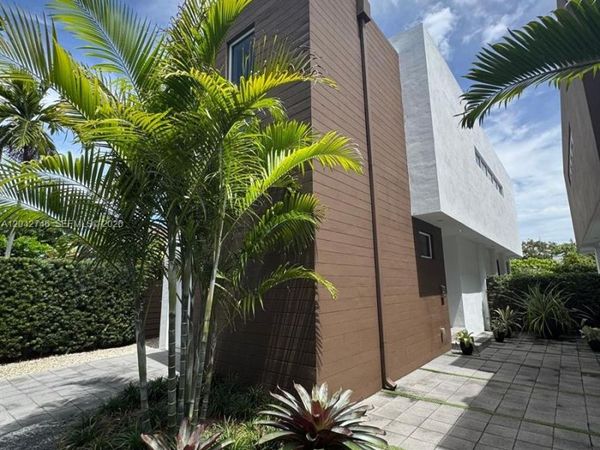 2947 SW 27th Ter , Miami, FL 33133