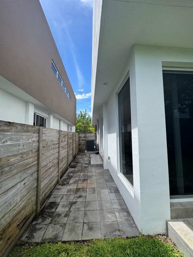 2947 SW 27th Ter, Miami, FL 33133 Photo