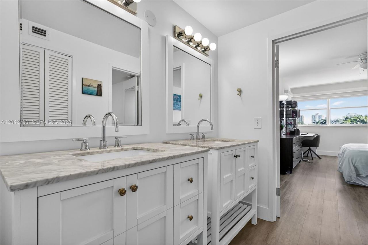 9381 E Bay Harbor Dr, Unit 303N, Bay Harbor Islands, FL 33154 Photo