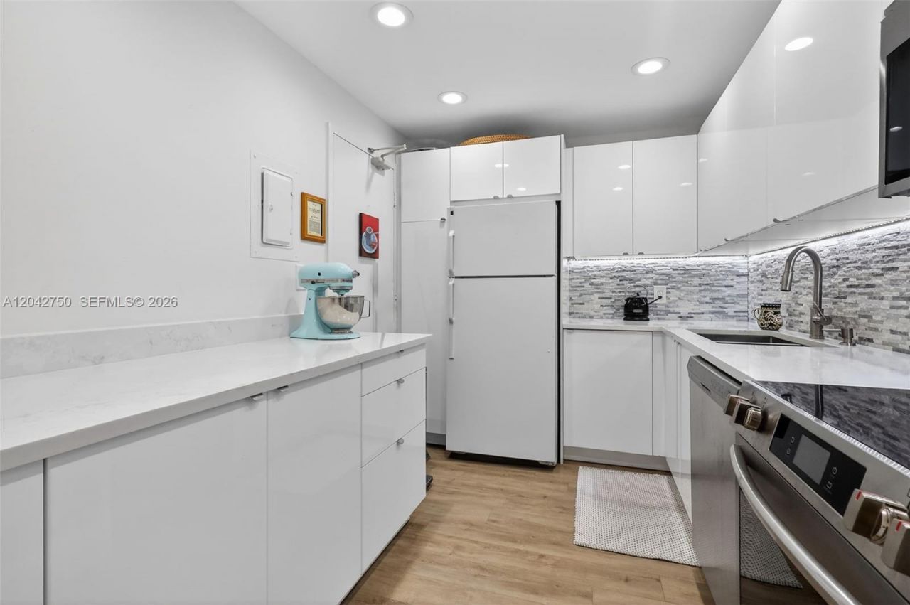 9381 E Bay Harbor Dr, Unit 303N, Bay Harbor Islands, FL 33154 Photo