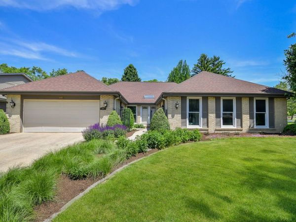588 Williamsburg Road , Glen Ellyn, IL 60137