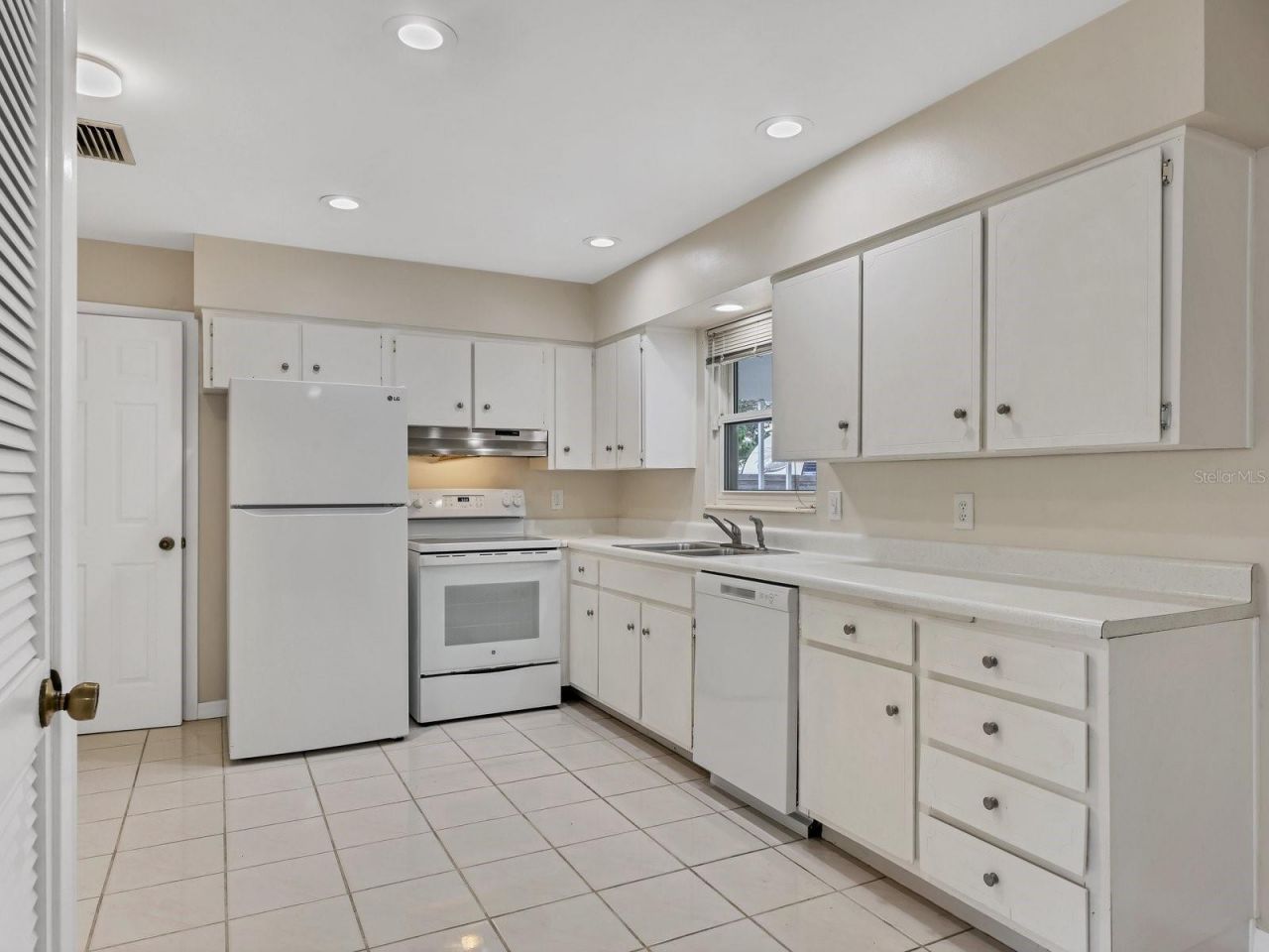 5605 9th Avenue Drive W, Bradenton, FL 34209 Photo