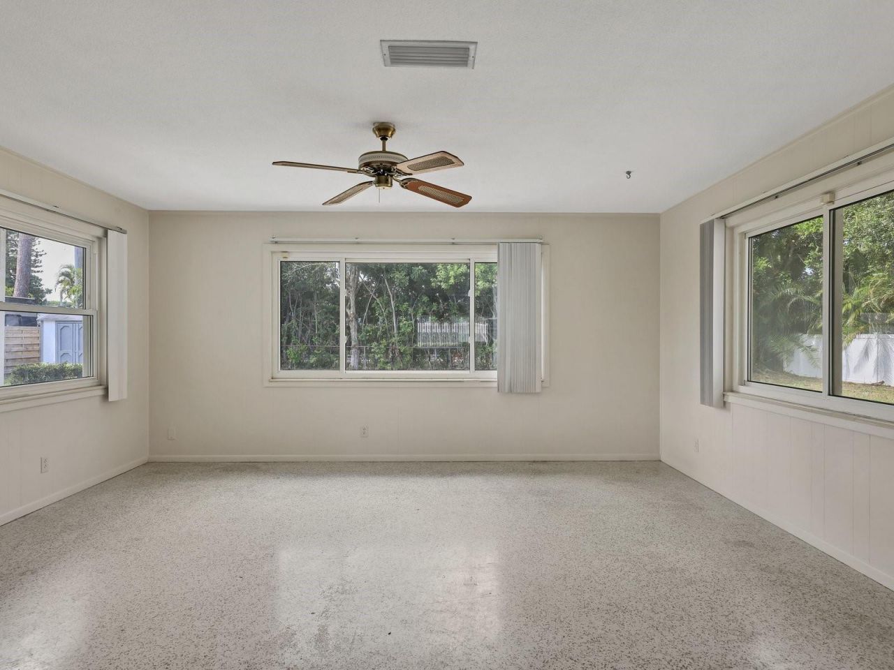5605 9th Avenue Drive W, Bradenton, FL 34209 Photo