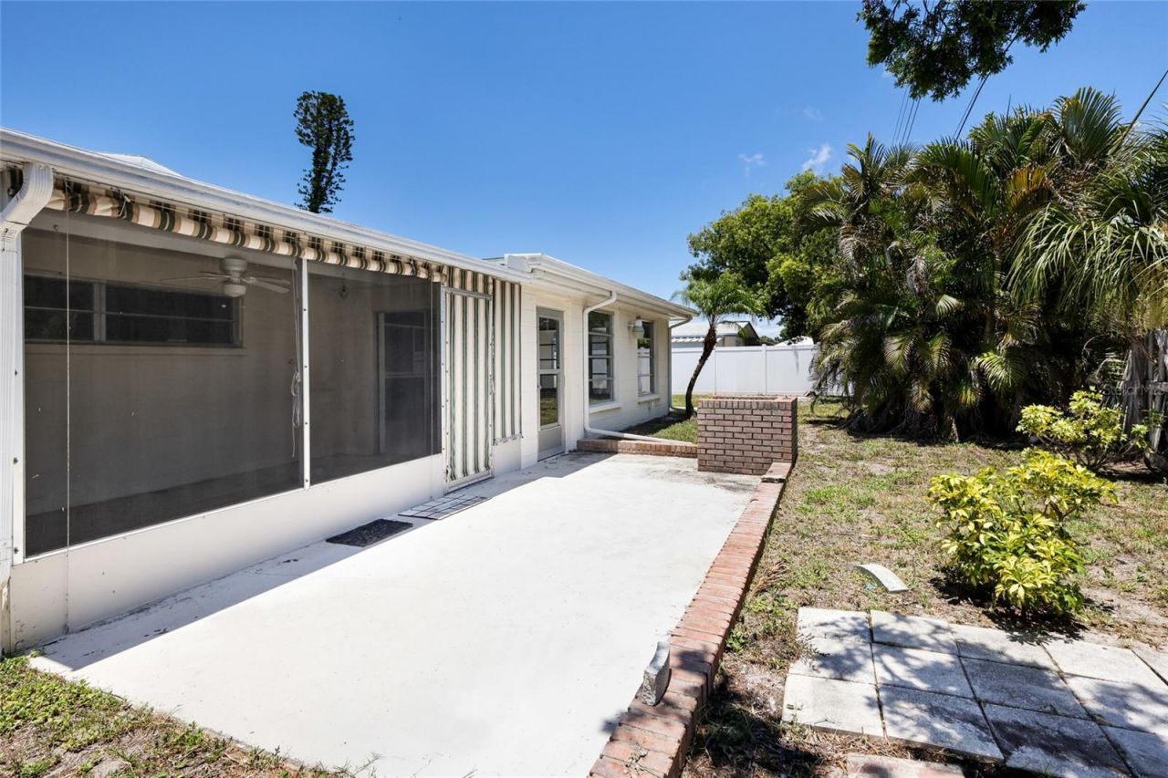 3305 Highland Avenue W, Bradenton, FL 34205 Photo