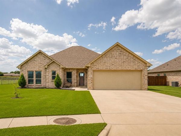 505 N Neu Drive, Lindsay, TX 76250