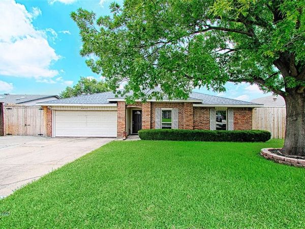 2511 Via Avenida, Carrollton, TX 75006