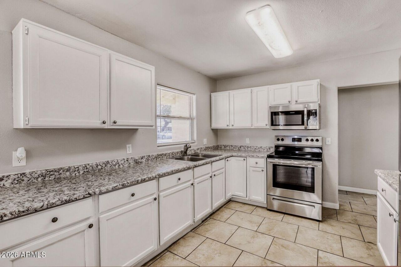 6132 N 35th Drive, Phoenix, AZ 85019 Main Photo