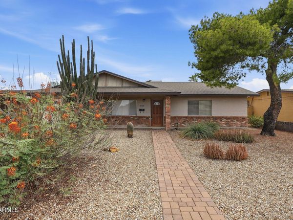 2302 E WALTANN Lane, Phoenix, AZ 85022