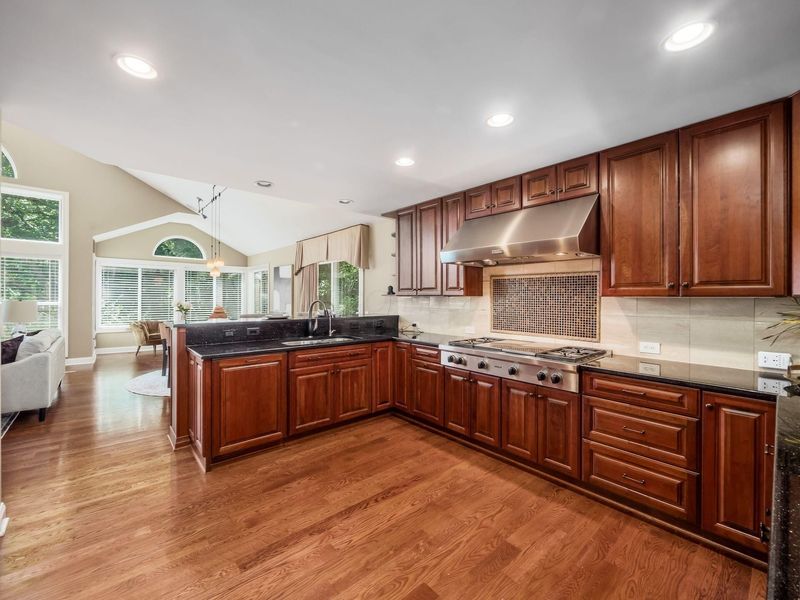 1065 Bluff Vista Drive, Columbus, OH 43235 Photo 10