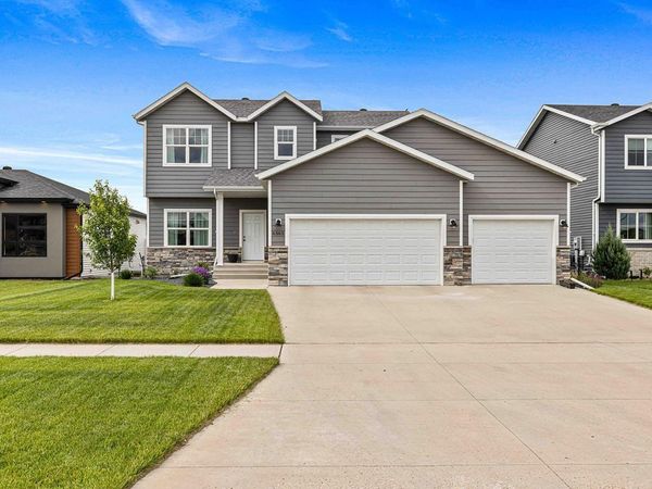 6363 S 54th Avenue S, Fargo, ND 58104