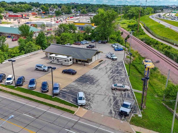 1945 42nd Street NE, Cedar Rapids, IA 52402