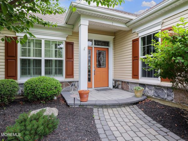 1 E Chatsworth Lane, Farmingdale, NJ 07727