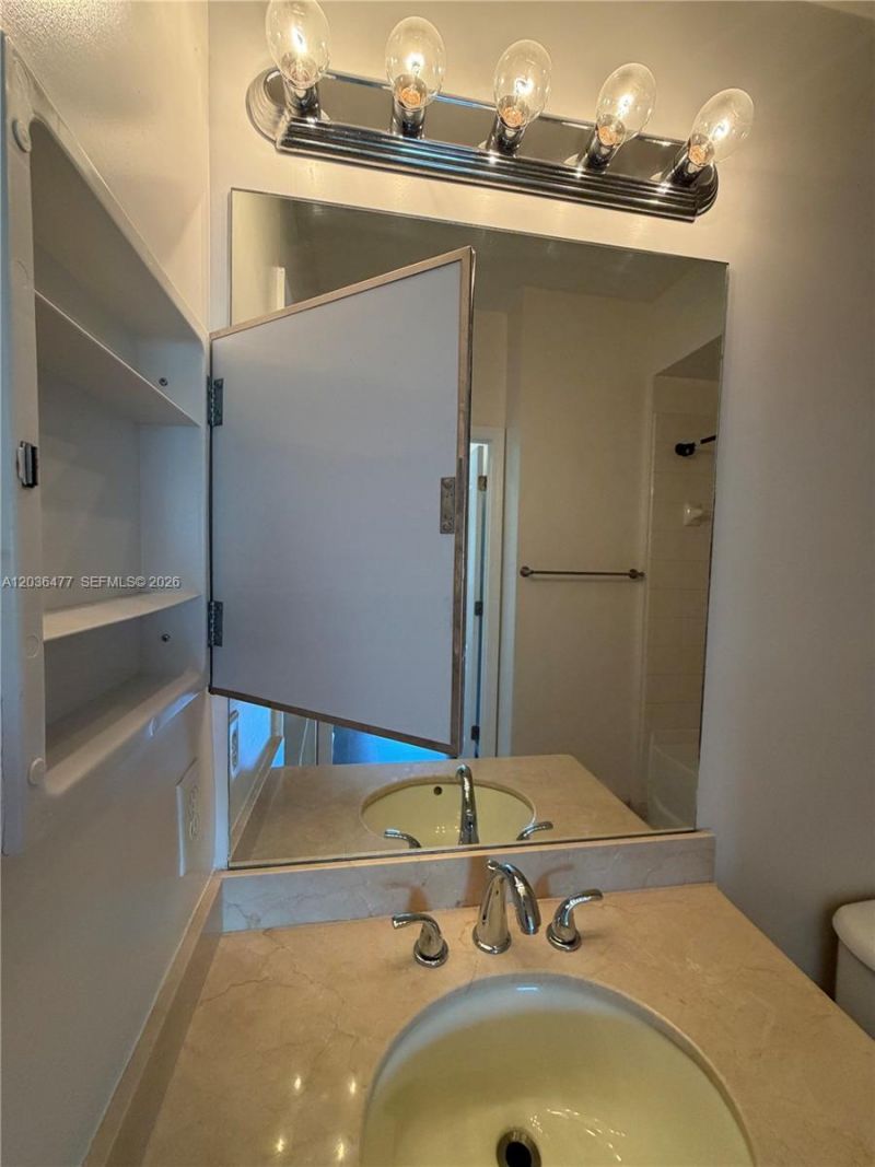 6001 SW 70th St , Unit 644, South Miami, FL 33143 Photo