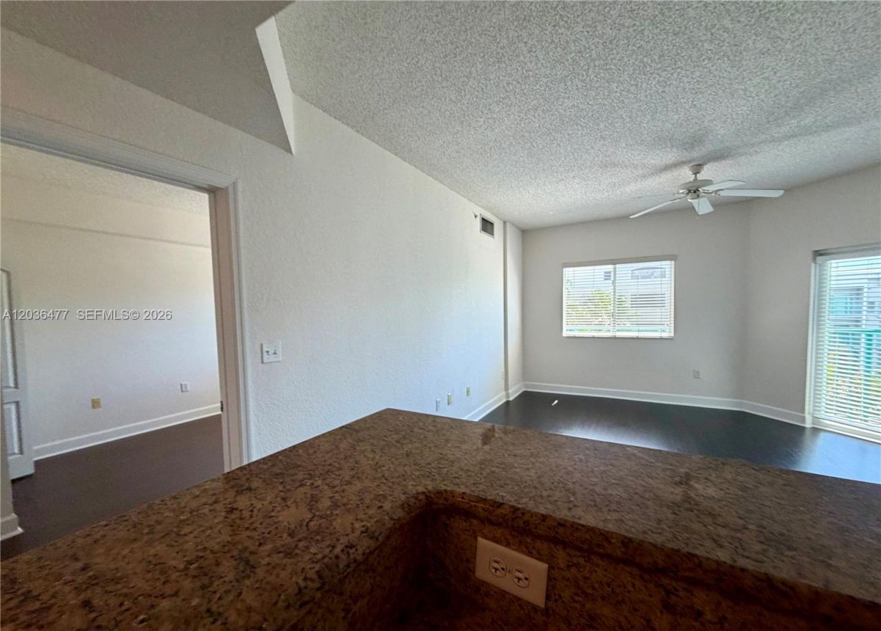 6001 SW 70th St , Unit 644, South Miami, FL 33143 Photo