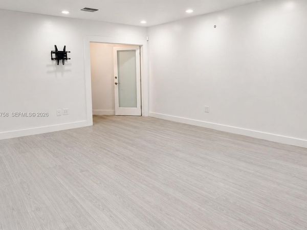 9450 NW 58th St, Doral, FL 33178
