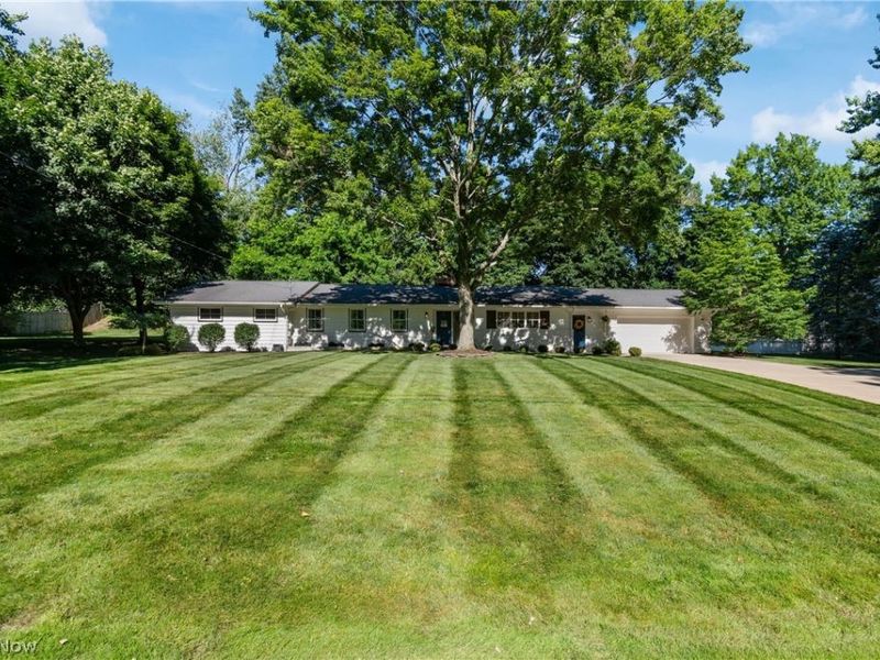 1001 Oneida Trail SW, Hartville, OH 44632 Photo 1