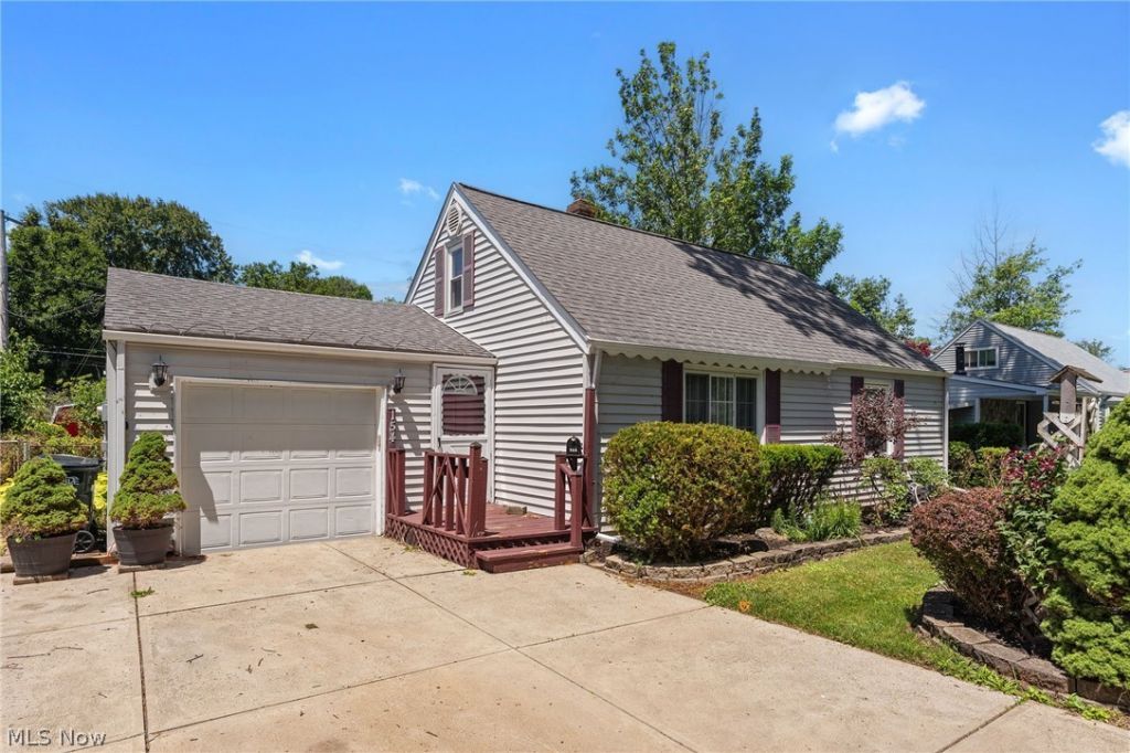154 Fairfield Road, Avon Lake, OH 44012 Main Photo