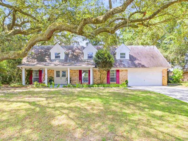 5307 Lakewood Dr, Milton, FL 32570