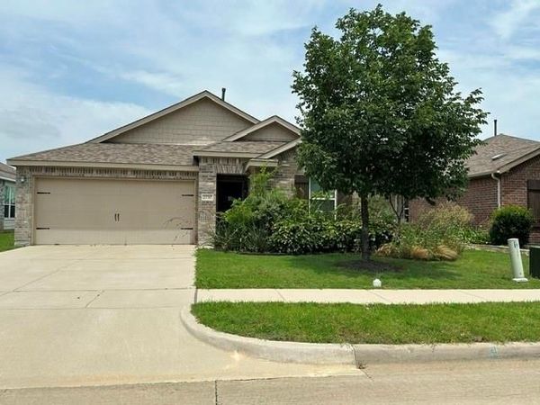 2757 Tobias Lane, Aubrey, TX 76227