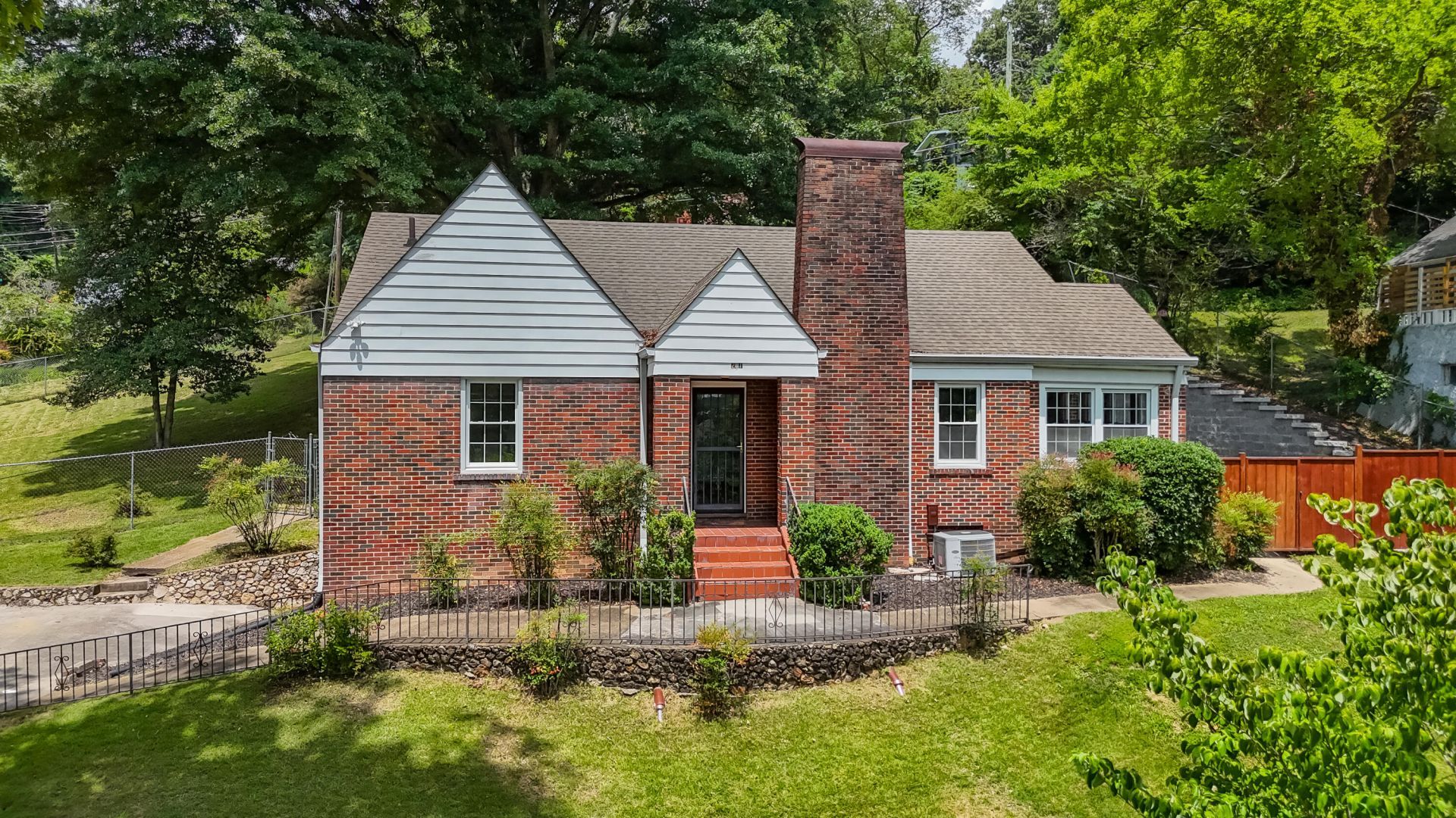 201 N Seminole Drive, Chattanooga, TN 37411 Main Photo