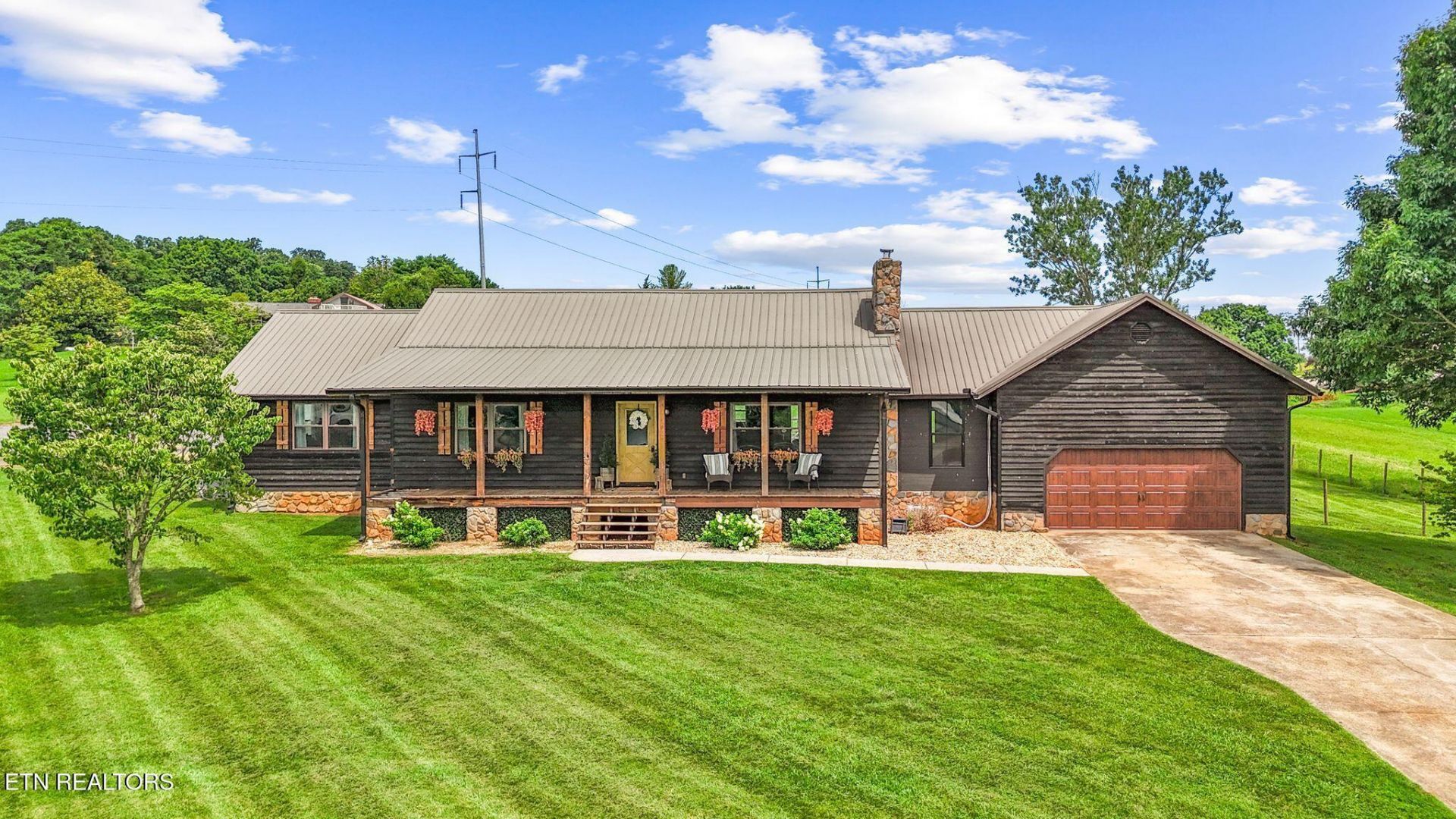 918 Meadow Rd, Greenback, TN 37742 Main Photo