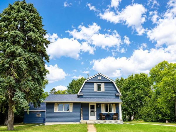 908 E Main Street , Dodge Center, MN 55927