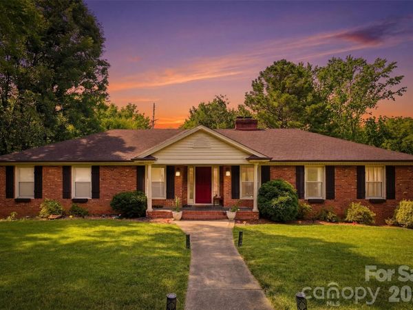 2620 Lynbridge Drive, Charlotte, NC 28226