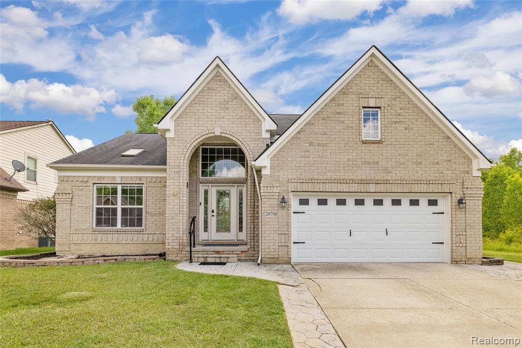 20798 Oak Ridge Drive, Clinton Township, MI 48036 Main Photo