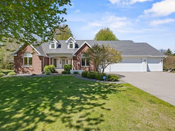 8045 SAQUARO COURT, Neenah, WI 54956