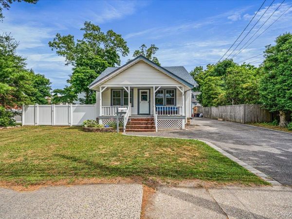 41 Moffitt Boulevard , East Islip, NY 11730