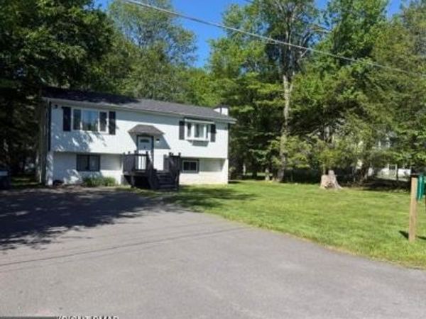 8111 COCO DRIVE , POCONO SUMMIT, PA 18346