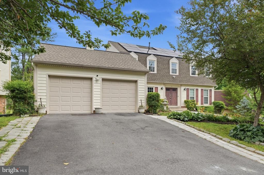 11 DELLCASTLE COURT, MONTGOMERY VILLAGE, MD 20886