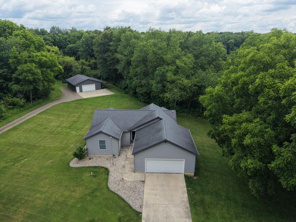 8115 S Jackson Road, Jackson, MI 49201