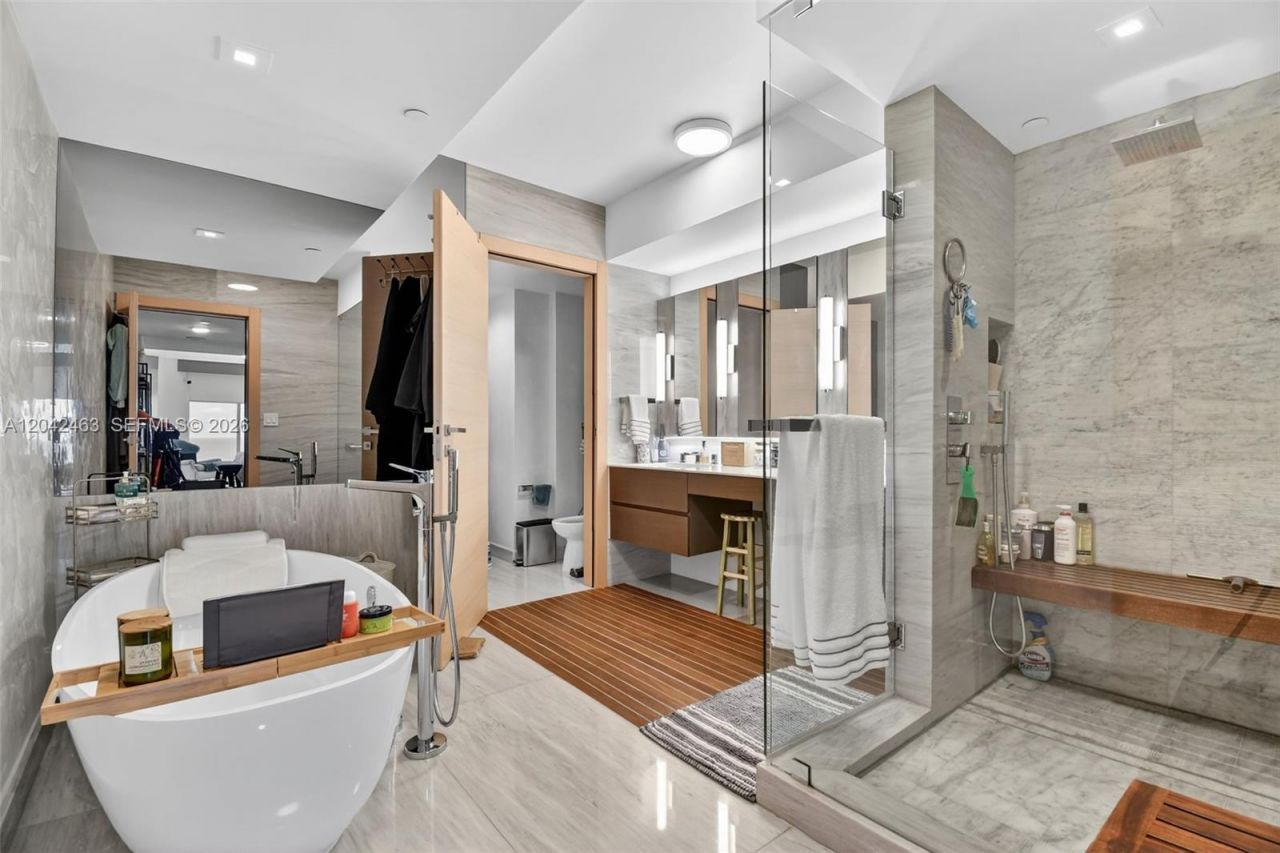 18671 Collins Ave , Unit 1401, Sunny Isles Beach, FL 33160 Photo