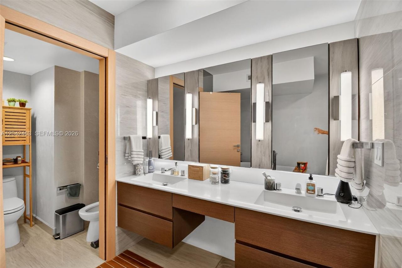 18671 Collins Ave , Unit 1401, Sunny Isles Beach, FL 33160 Photo