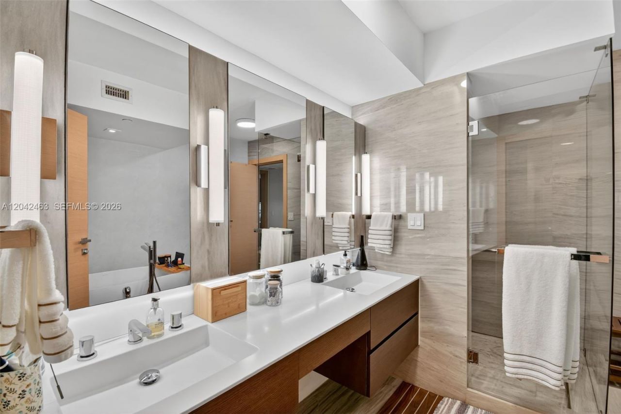 18671 Collins Ave , Unit 1401, Sunny Isles Beach, FL 33160 Photo