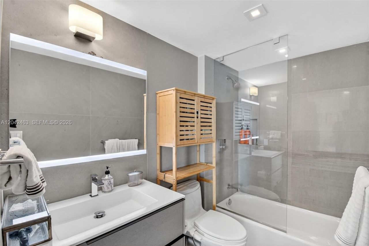 18671 Collins Ave , Unit 1401, Sunny Isles Beach, FL 33160 Photo