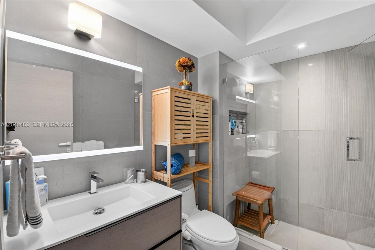 18671 Collins Ave , Unit 1401, Sunny Isles Beach, FL 33160 Photo