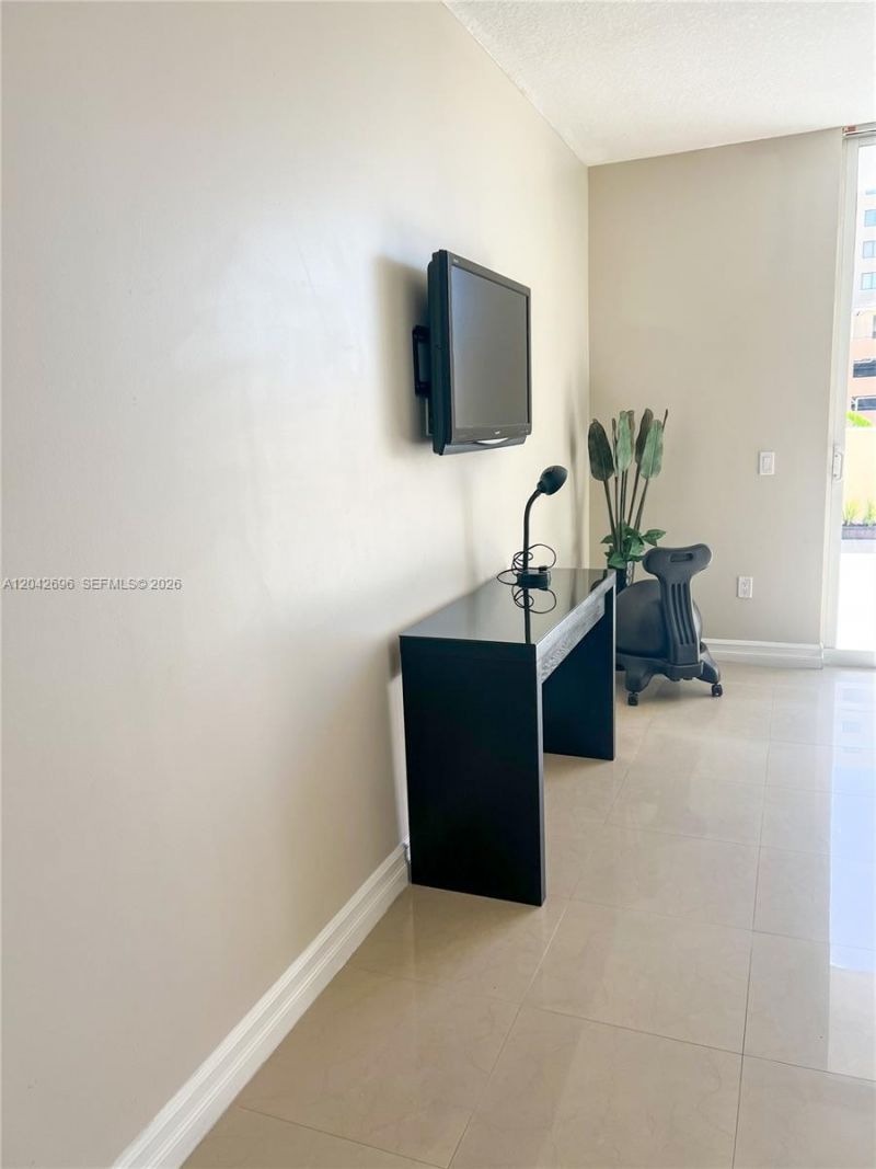117 NW 42nd Ave, Unit 506, Miami, FL 33126 Photo