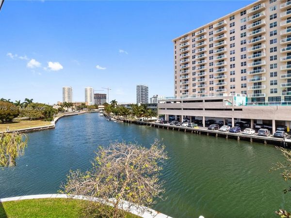 450 Paradise Isle Blvd, Unit 302, Hallandale Beach, FL 33009