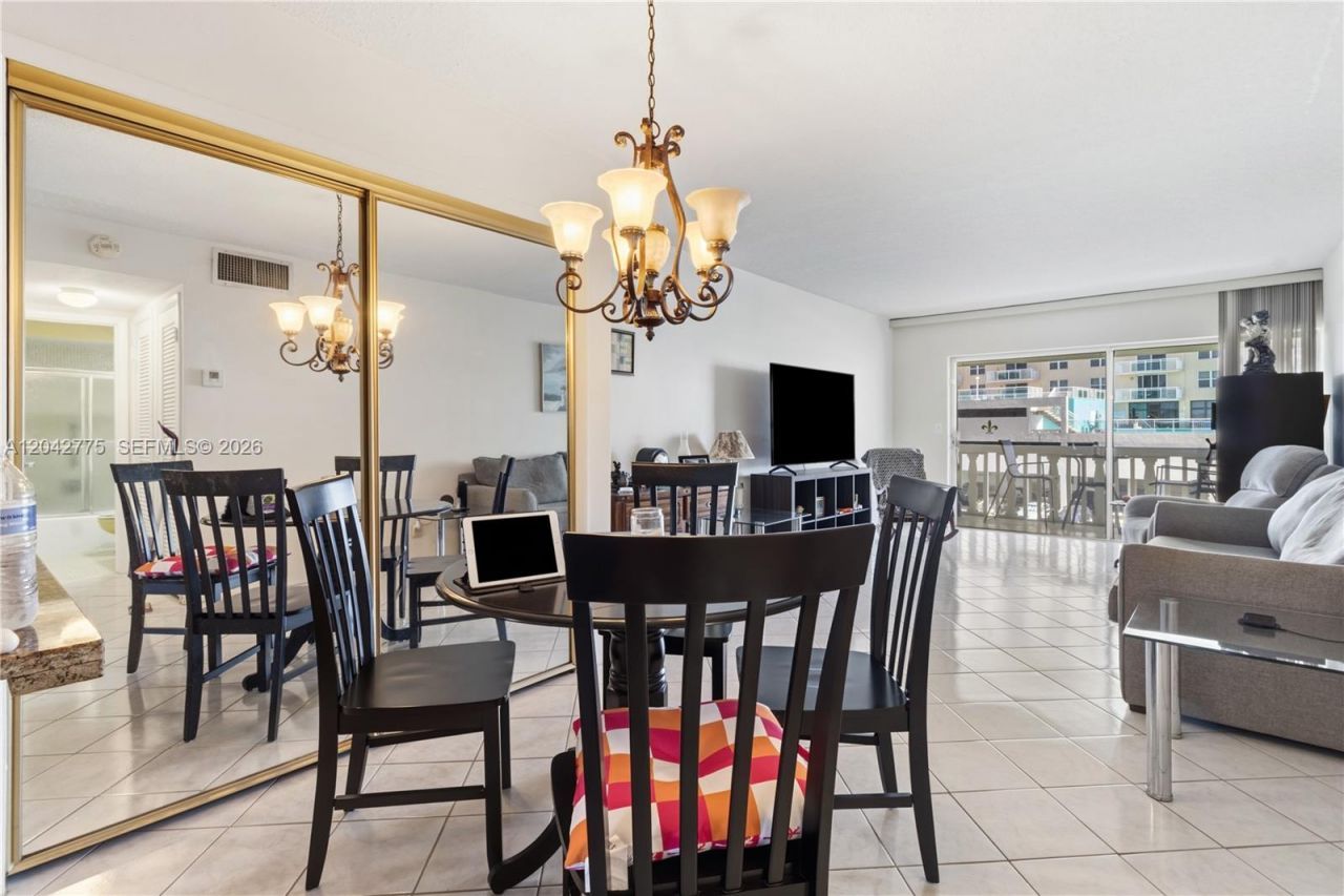 450 Paradise Isle Blvd, Unit 302, Hallandale Beach, FL 33009 Photo