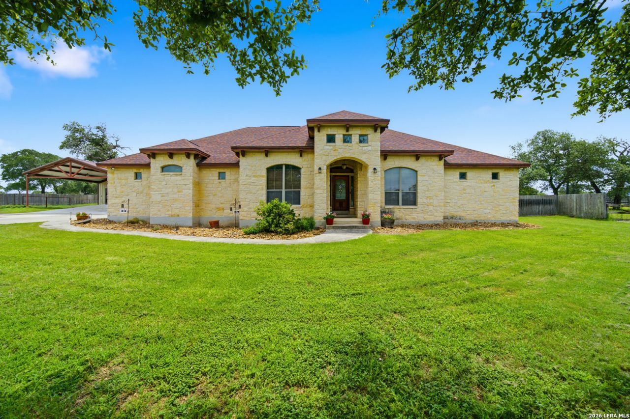 152 Circle Six Dr, La Vernia, TX 78121 Main Photo