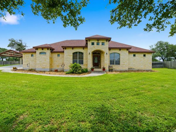 152 CIRCLE SIX DR, La Vernia, TX 78121