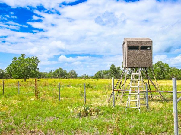 230 OLD ROEDER RD NW, Harper, TX 78631