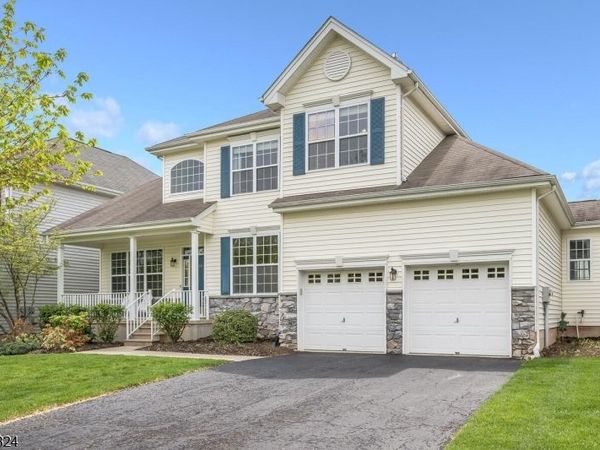 10 Jockey Ln, Raritan, NJ 08822