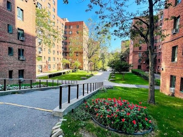 24 Metropolitan Oval , Unit 1E, Bronx, NY 10462