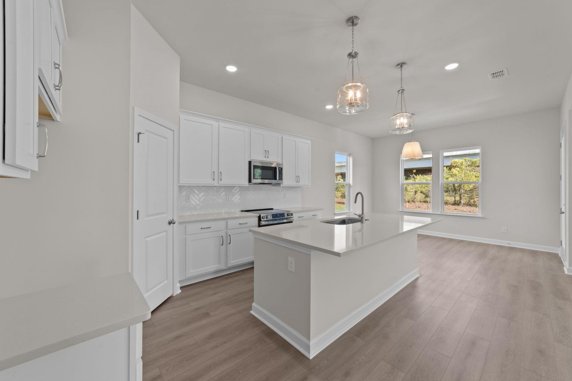 951 Triton Ave.  Photo 12
